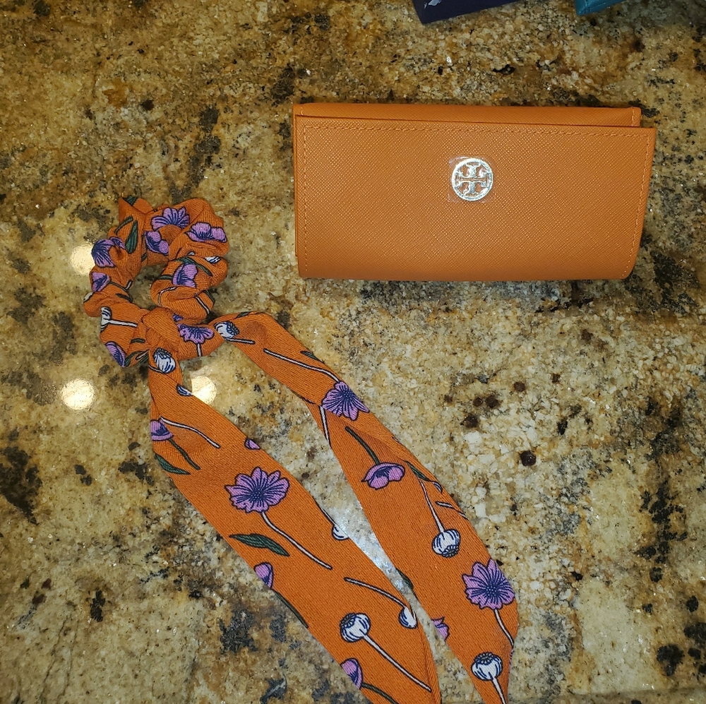 Scrunchie with bow